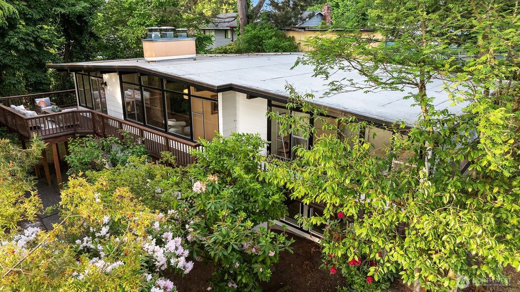 Photo of 846 NE 104th Street, Seattle, WA 98125 (MLS # 2382218)