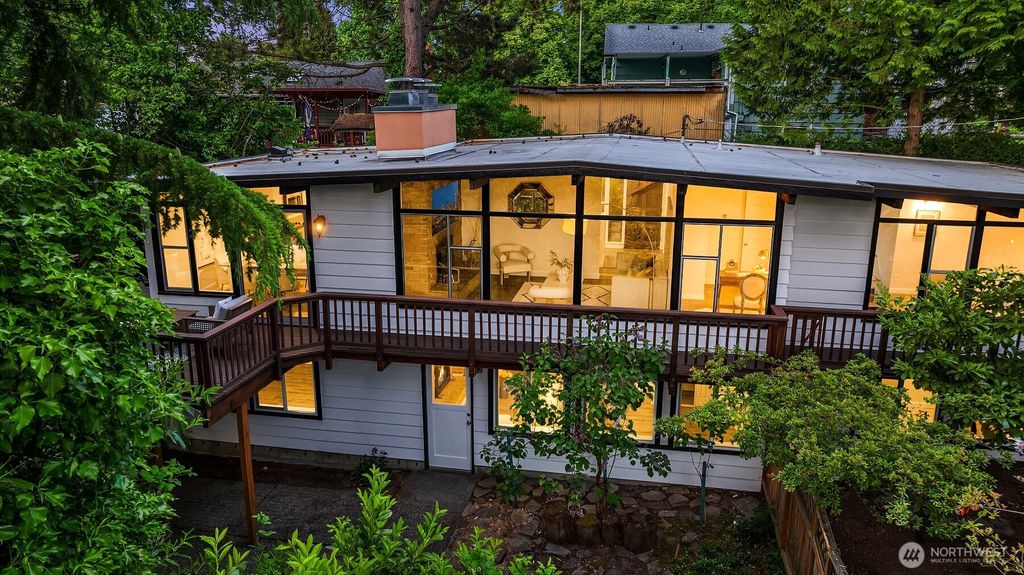 Photo of 846 NE 104th Street, Seattle, WA 98125 (MLS # 2382218)