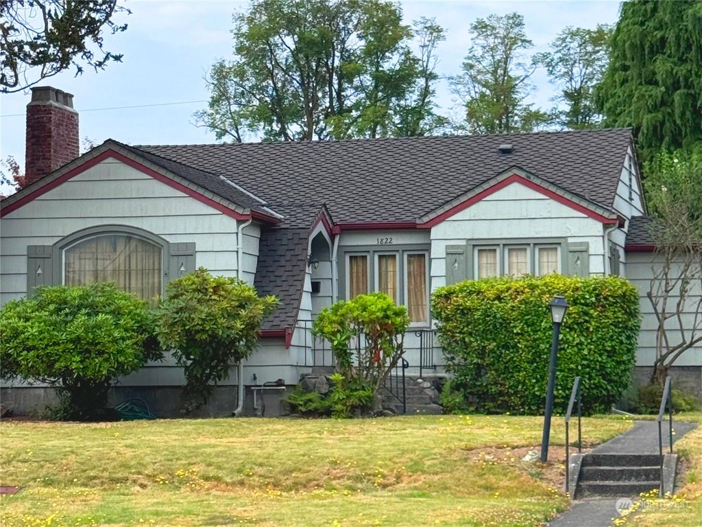 Photo of 1822 Rucker Avenue, Everett, WA 98201 (MLS # 2278417)