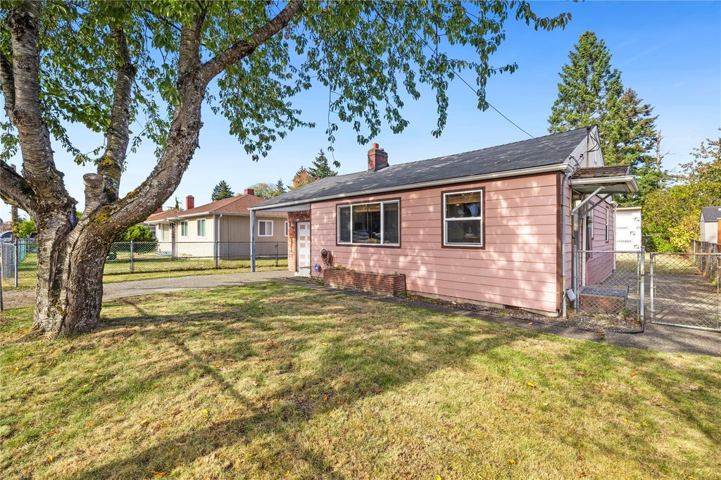 Photo of 1207 Violet Meadow Street S, Tacoma, WA 98444 (MLS # 2595400)