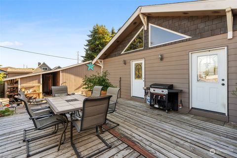 A home in Hoquiam