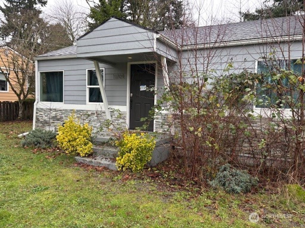 Photo of 11704 40th Avenue NE, Seattle, WA 98125 (MLS # 2457506)