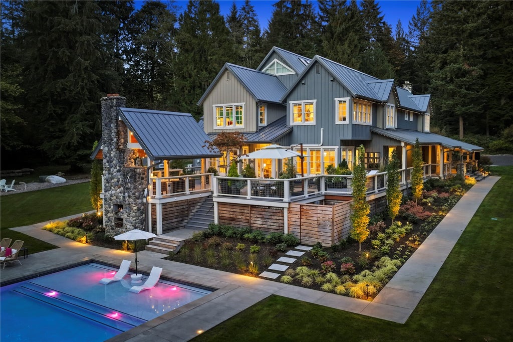 Photo of 20313 217th Avenue NE, Woodinville, WA 98077 (MLS # 2594641)