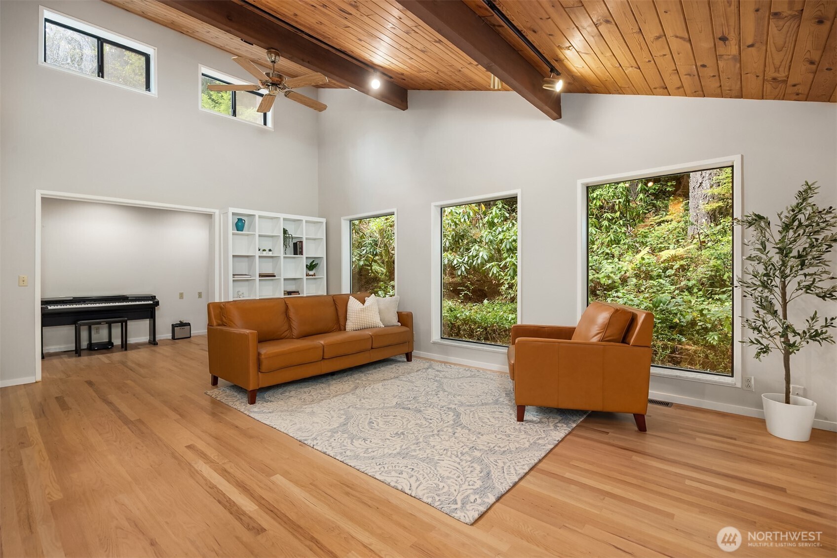 5981 Lynwood Center Road NE