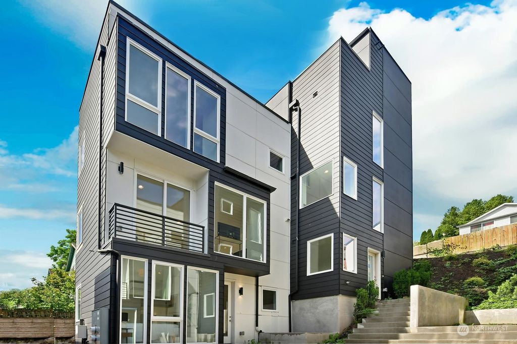 Photo of 113 26th Avenue E #B, Seattle, WA 98112 (MLS # 2283005)