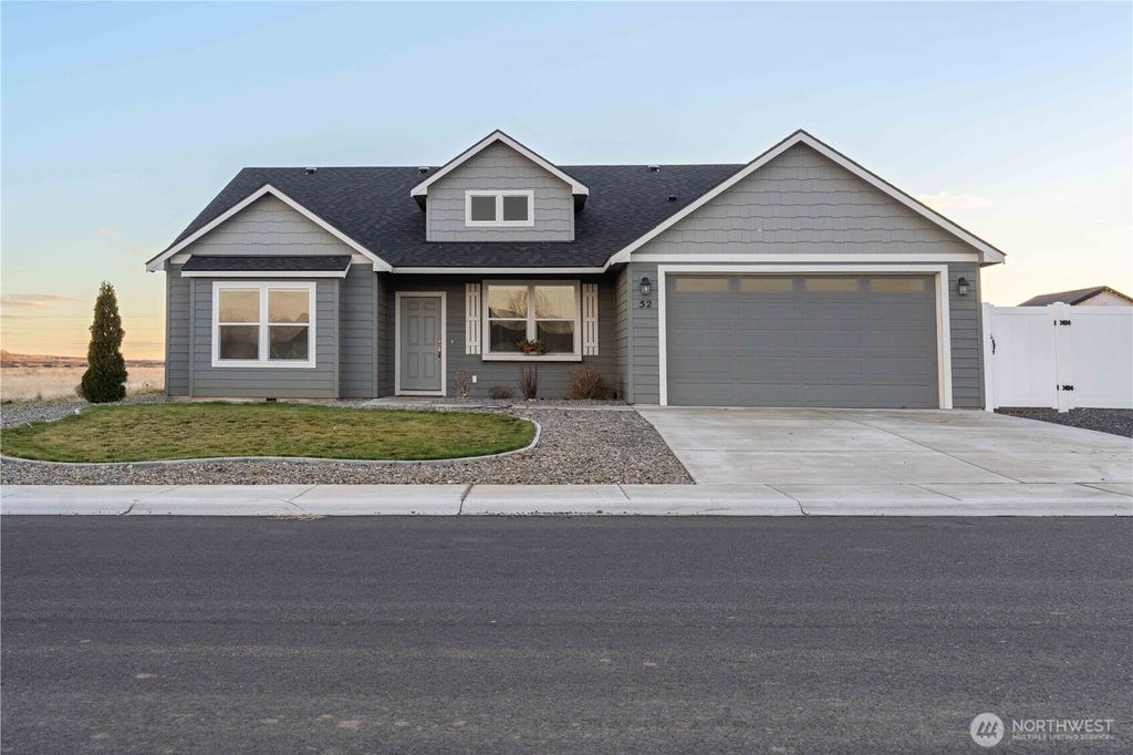 Photo of 52 Sunwest Drive, Ephrata, WA 98823 (MLS # 2463322)