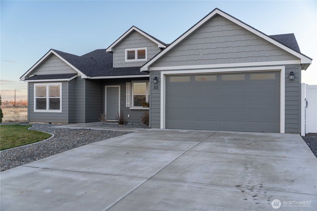 Photo of 52 Sunwest Drive, Ephrata, WA 98823 (MLS # 2463322)