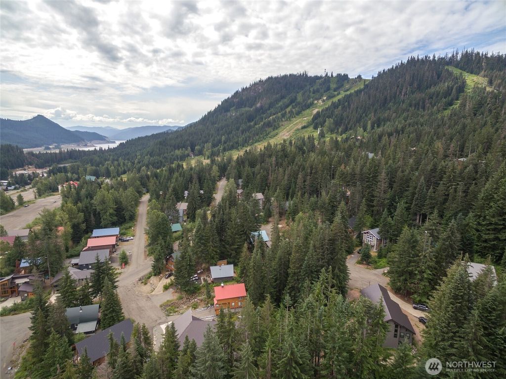 Photo of 14 Arlberg Place, Snoqualmie Pass, WA 98068 (MLS # 2411915)