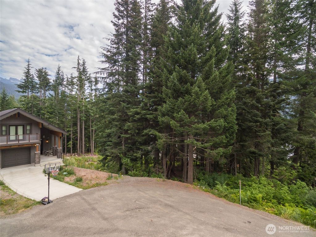 Photo of 14 Arlberg Place, Snoqualmie Pass, WA 98068 (MLS # 2411915)