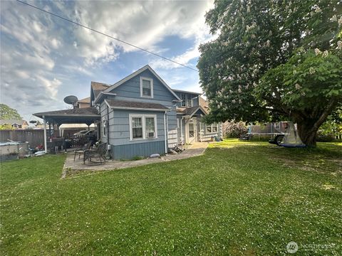 Photo of 216 127th Street E, Tacoma, WA 98445 (MLS # 2522953)