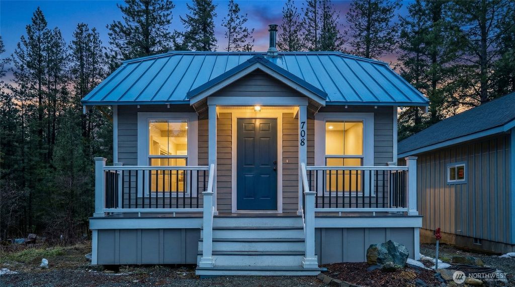 Photo of 708 Roslyn Place, Cle Elum, WA 98922 (MLS # 2475868)