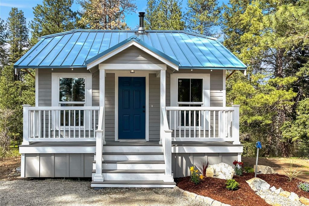 Photo of 708 Roslyn Place, Cle Elum, WA 98922 (MLS # 2475868)