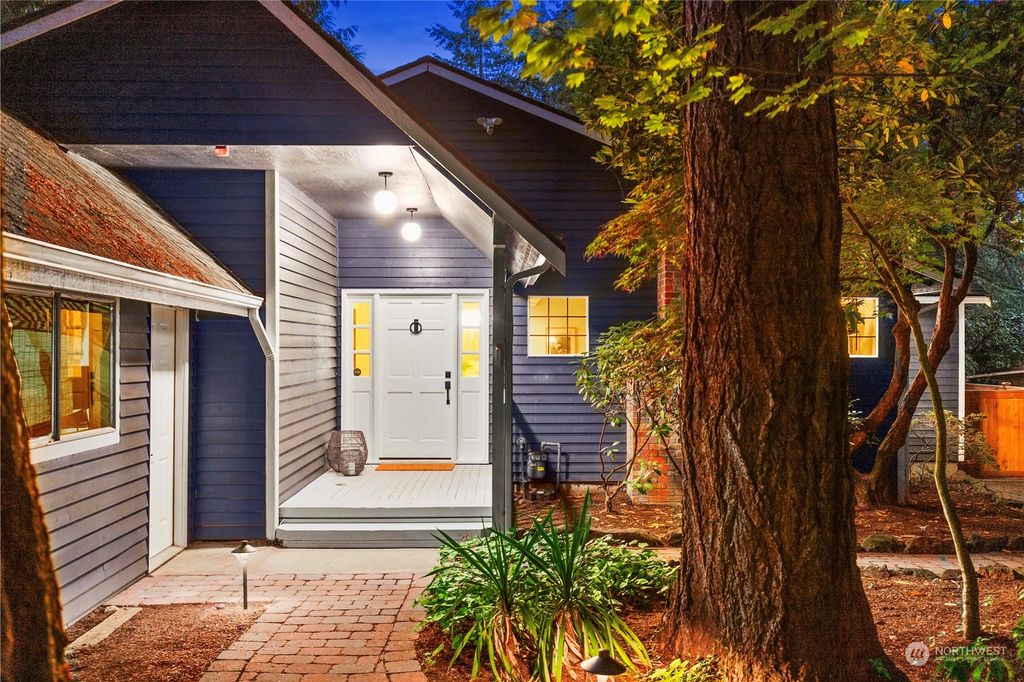Photo of 10705 SE 29th Street, Beaux Arts, WA 98004 (MLS # 2299012)