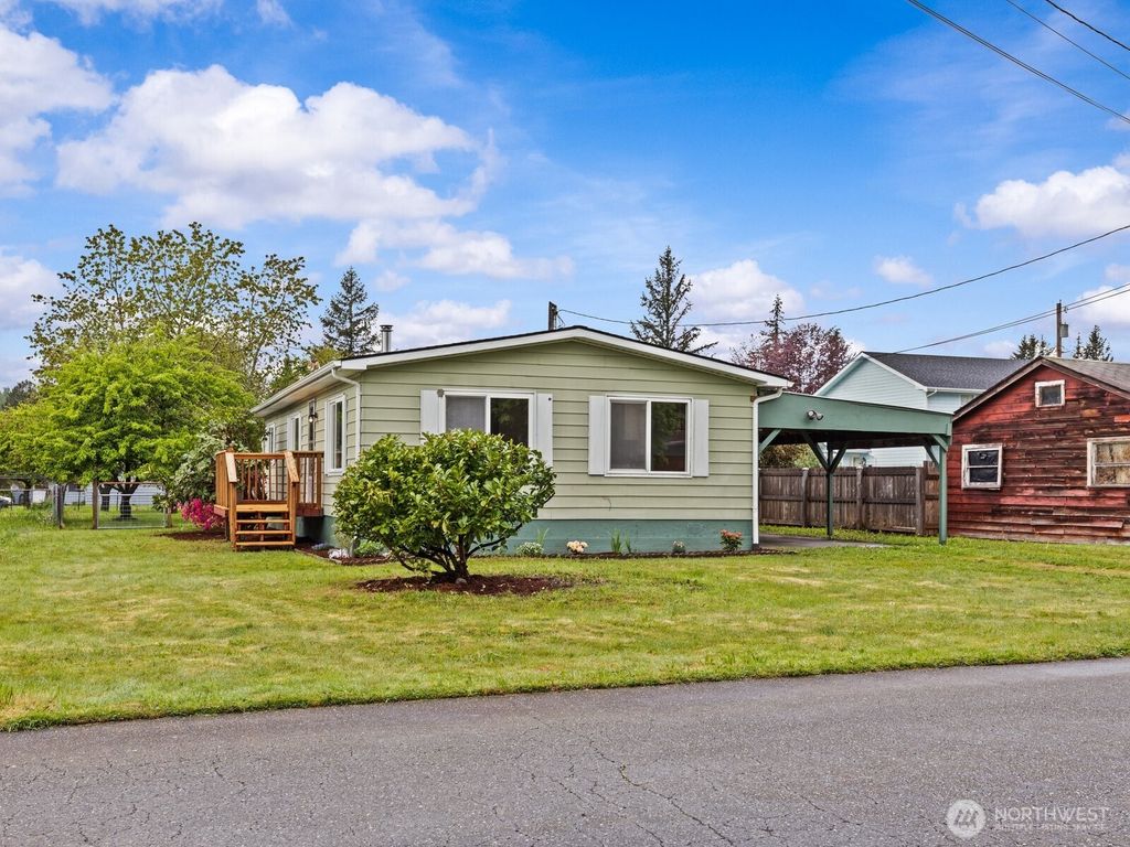 Photo of 623 7th Street, Sultan, WA 98294 (MLS # 2365145)