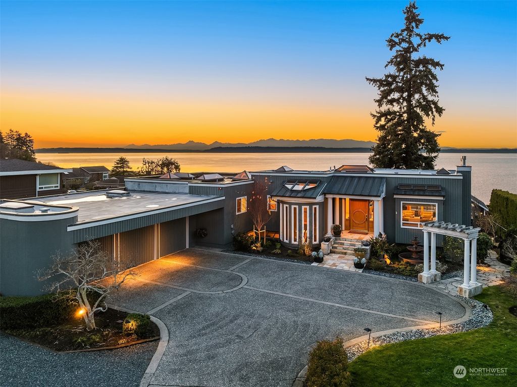Photo of 711 Driftwood Place, Edmonds, WA 98020 (MLS # 2316688)