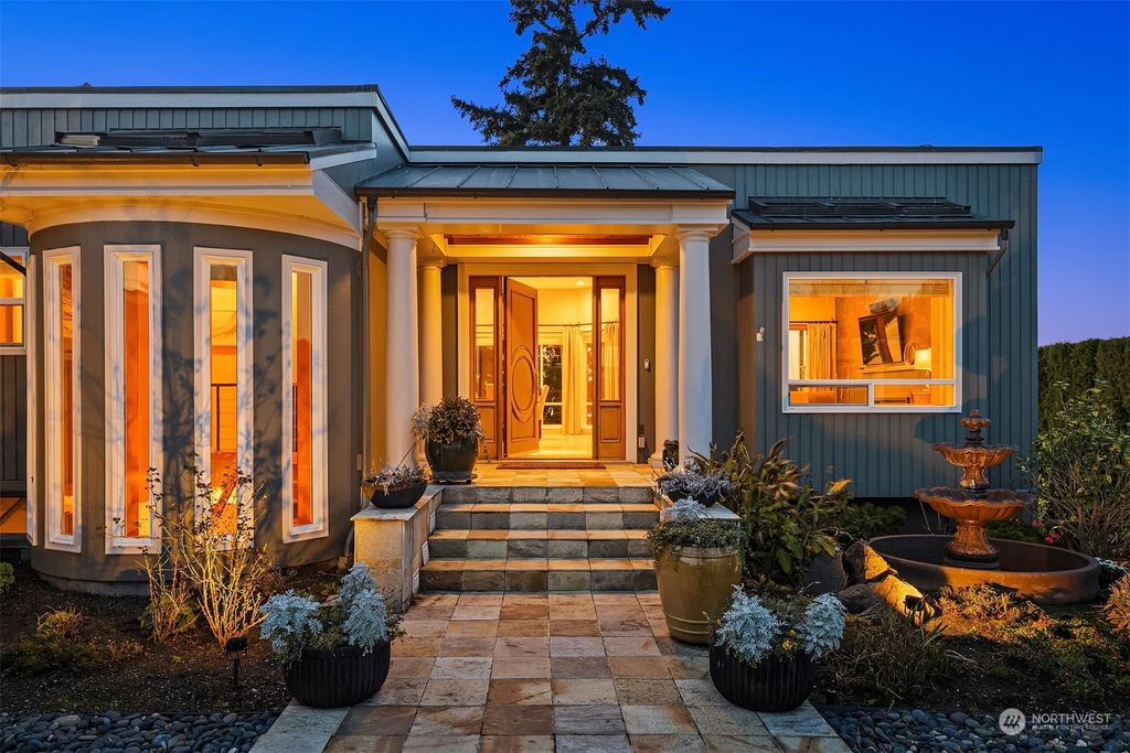 Photo of 711 Driftwood Place, Edmonds, WA 98020 (MLS # 2316688)