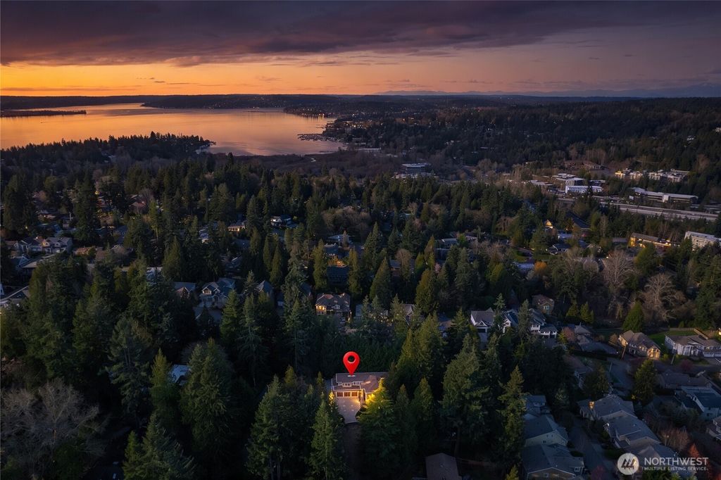 Photo of 2727 101st Place NE, Bellevue, WA 98004 (MLS # 2508330)