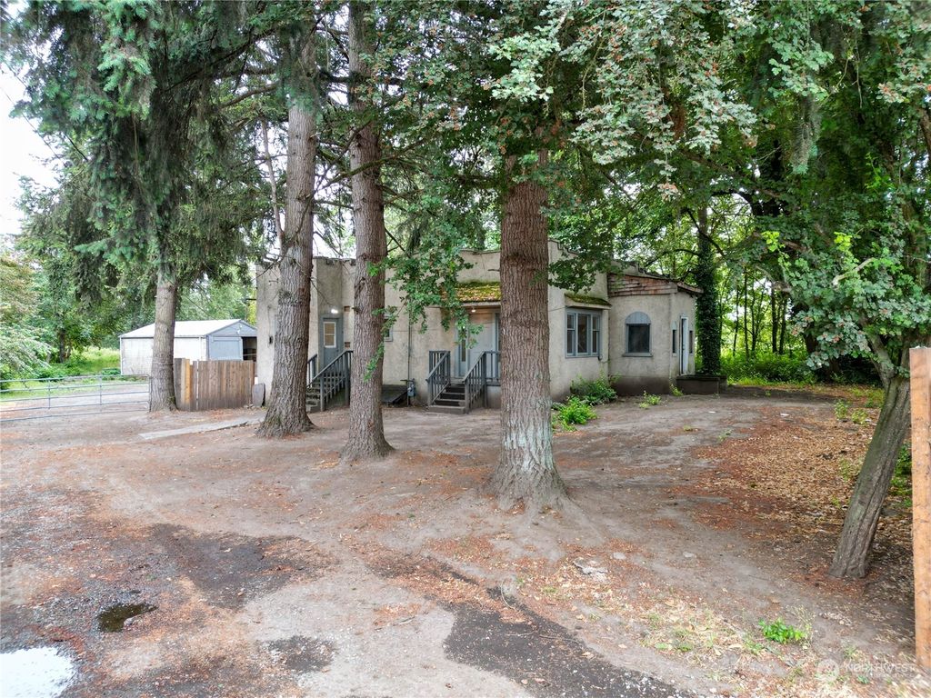 Photo of 37927 Auburn Enumclaw Road SE, Auburn, WA 98092 (MLS # 2272034)