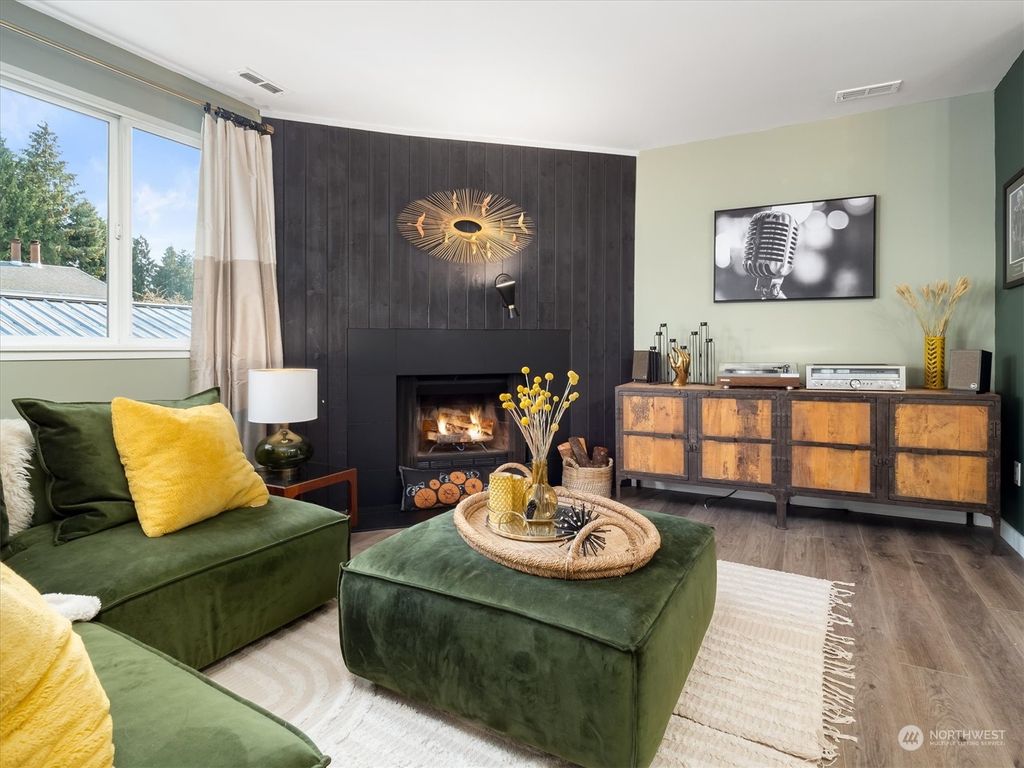 Photo of 12716 NE 120th Street #H-7, Kirkland, WA 98034 (MLS # 2048019)