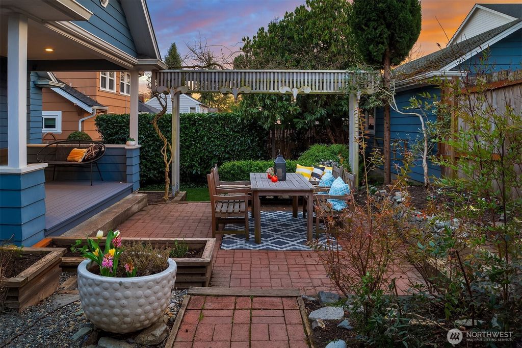 Photo of 5057 37th Avenue NE, Seattle, WA 98105 (MLS # 2336626)