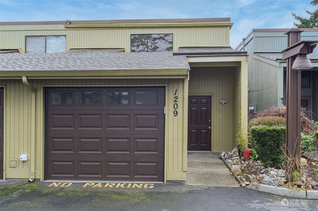 Photo of 1209 S 308th Street #40, Federal Way, WA 98003 (MLS # 2034260)