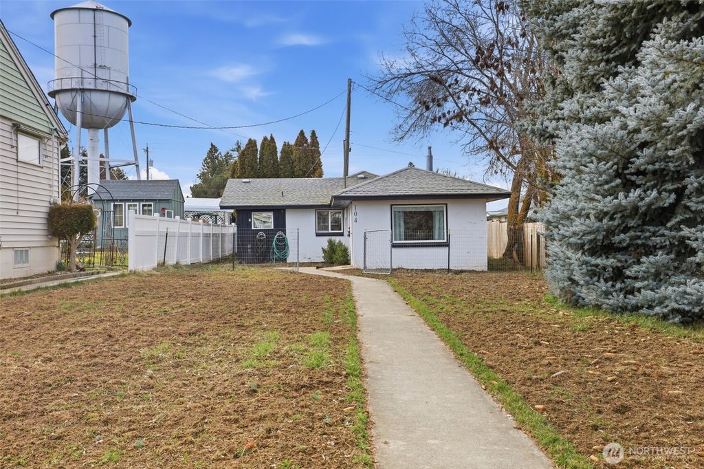 Photo of 104 W Adams ST W, Harrington, WA 99134 (MLS # 2576205)