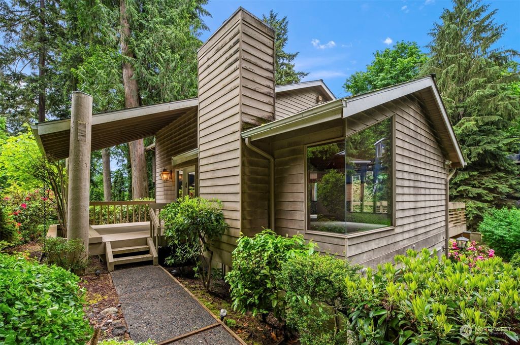 Photo of 4315 Fernbrook Drive, Mercer Island, WA 98040 (MLS # 2238440)