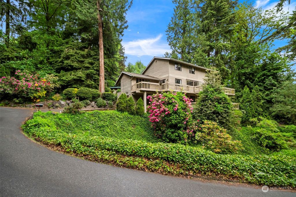 Photo of 4315 Fernbrook Drive, Mercer Island, WA 98040 (MLS # 2238440)
