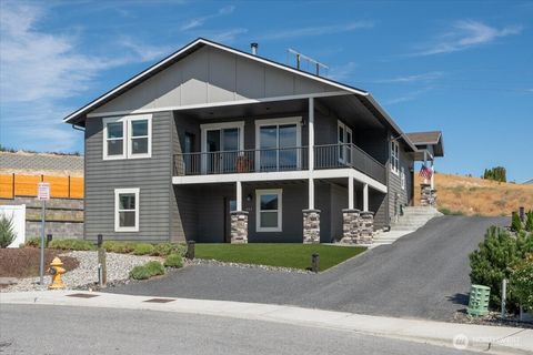 Photo of 827 Madeleine Court, East Wenatchee, WA 98802 (MLS # 2424481)