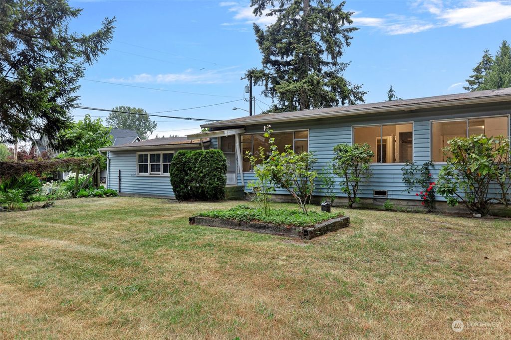 Photo of 1001 Nile Avenue NE, Renton, WA 98059 (MLS # 2269434)