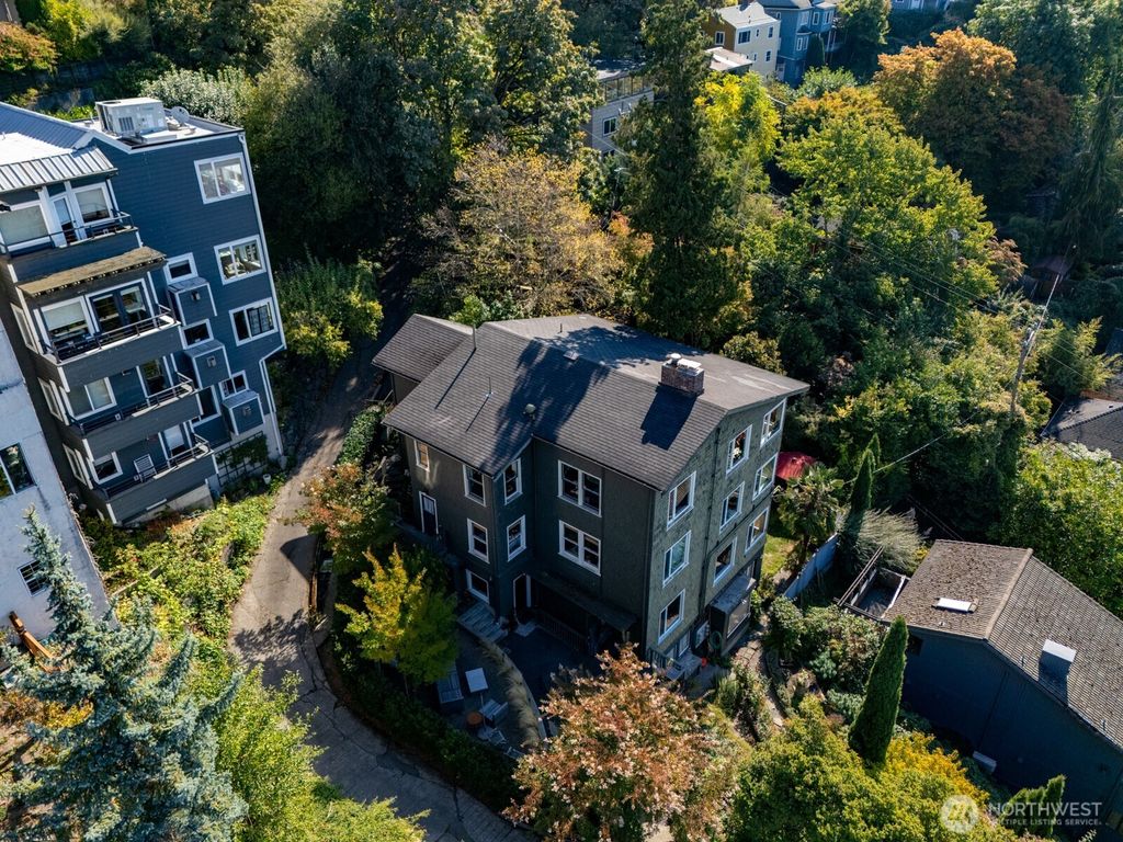 Photo of 814 E Howe Street, Seattle, WA 98102 (MLS # 2452188)