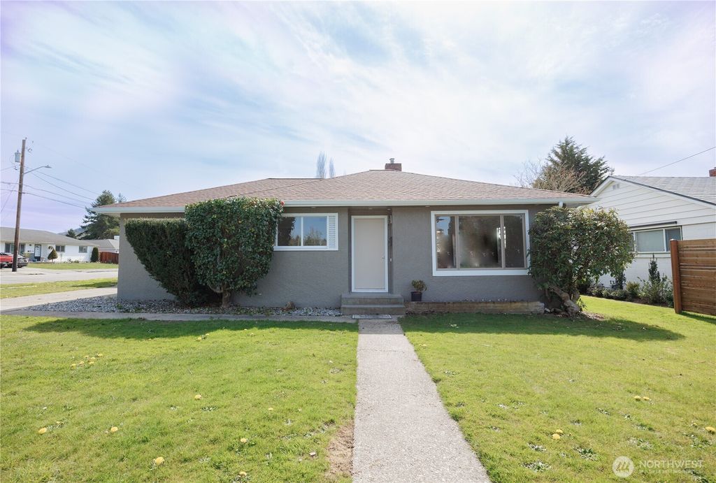 Photo of 1534 E Section Street, Mount Vernon, WA 98274 (MLS # 2504722)