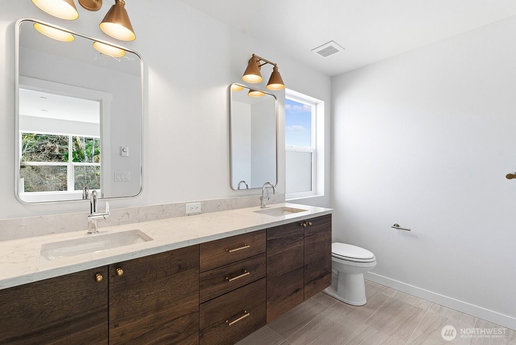 Photo of 762 NW Holly Street, Issaquah, WA 98027 (MLS # 2501173)