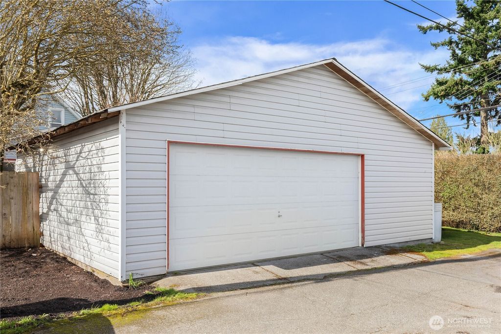 Photo of 2301 Cedar Street, Everett, WA 98201 (MLS # 2347716)