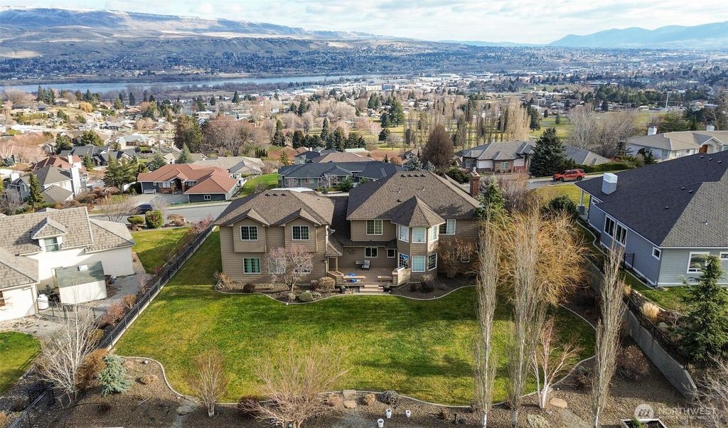 Photo of 1918 Broadview, Wenatchee, WA 98801 (MLS # 2473357)