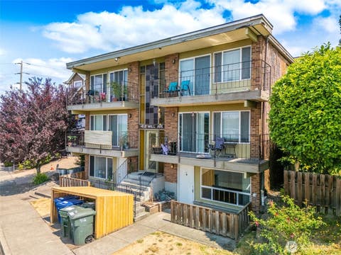 Photo of 412 Mill Avenue S, Renton, WA 98057 (MLS # 2566463)