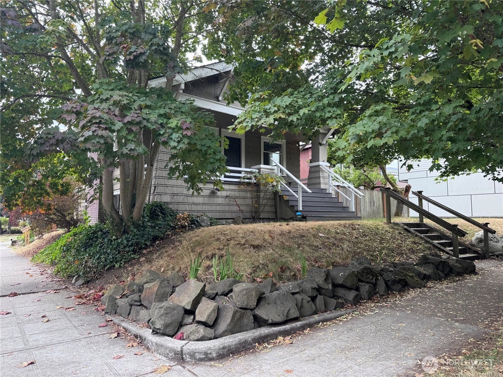 Photo of 423 N 50th Street, Seattle, WA 98103 (MLS # 2586814)