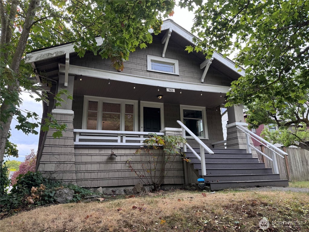Photo of 423 N 50th Street, Seattle, WA 98103 (MLS # 2586814)