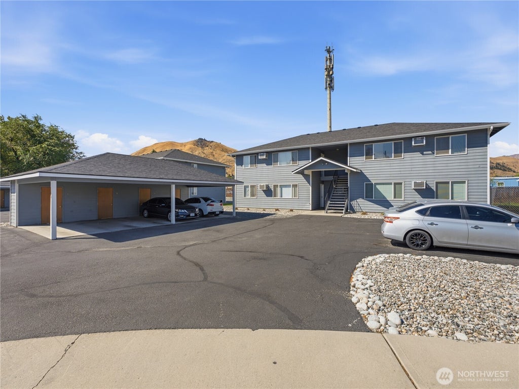 Photo of 1624 Cross Street #1, Wenatchee, WA 98801 (MLS # 2576741)