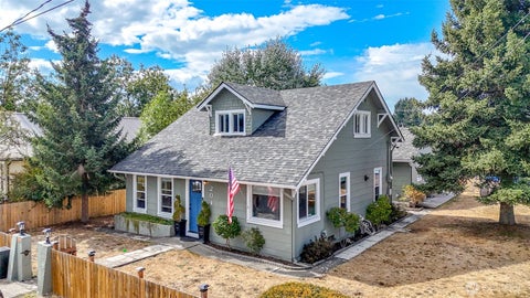 Photo of 204 SE 2nd Street, Rainier, WA 98576 (MLS # 2578965)