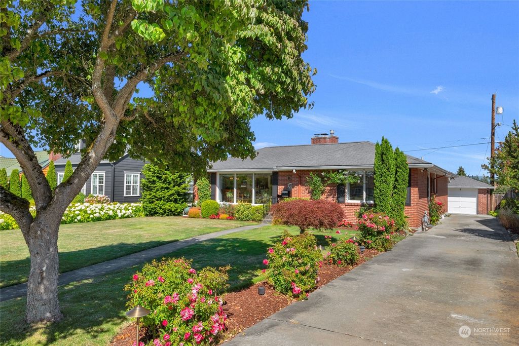 Photo of 611 Hoyt Avenue, Everett, WA 98201 (MLS # 2147438)