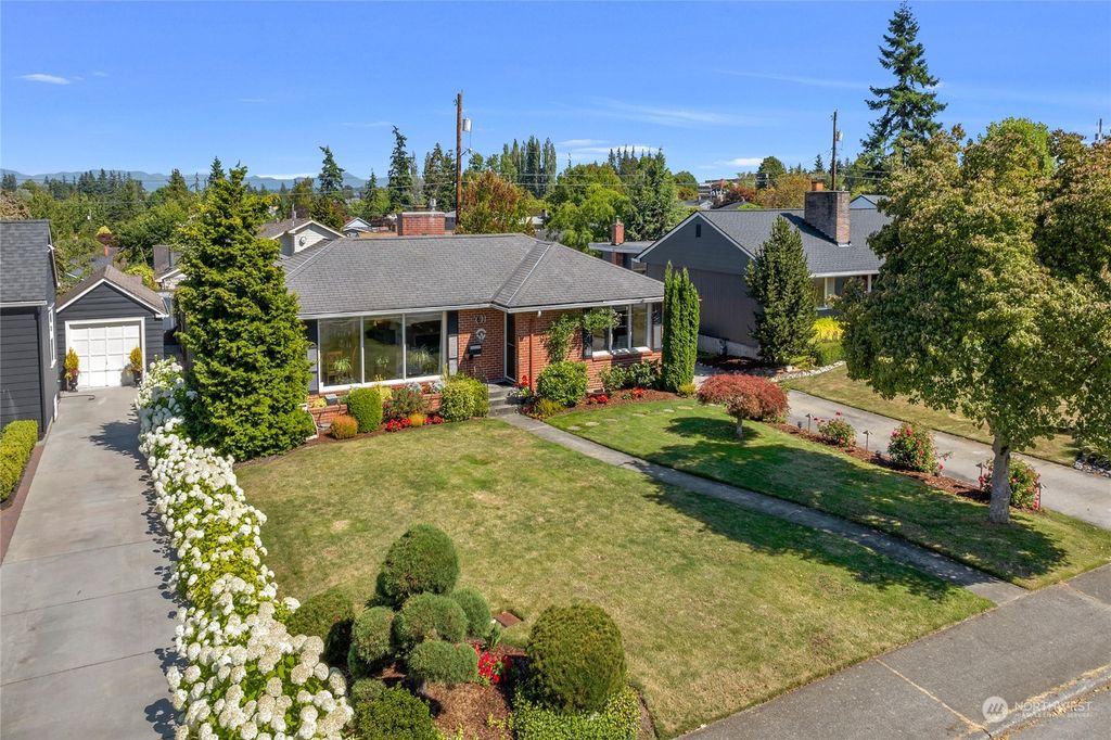 Photo of 611 Hoyt Avenue, Everett, WA 98201 (MLS # 2147438)