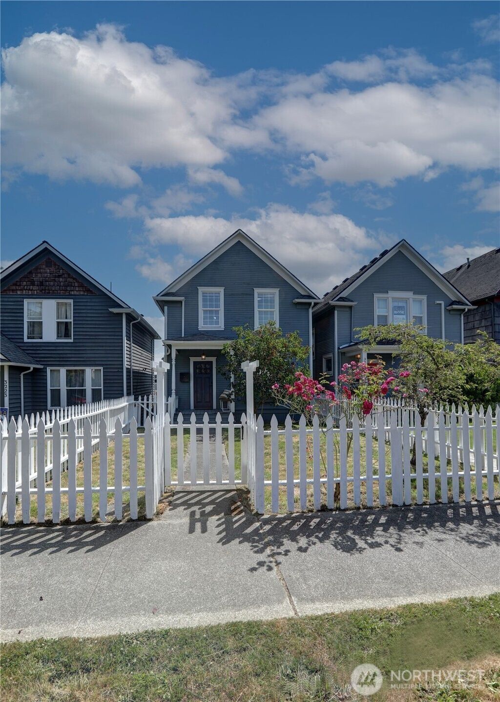 Photo of 3225 Oakes Avenue, Everett, WA 98201 (MLS # 2394494)