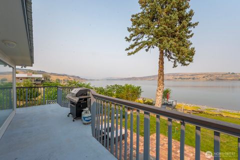 Photo of 314 Lakeshore Drive, Soap Lake, WA 98851 (MLS # 2431853)