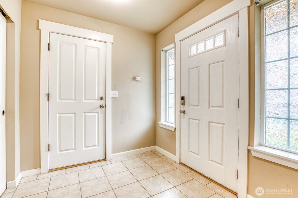 Photo of 1727 98th PL PL SW, Everett, WA 98204 (MLS # 2527534)