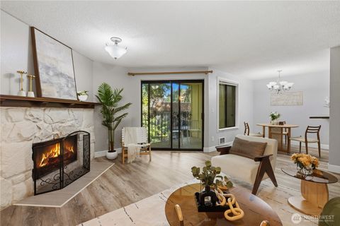 Photo of 12726 NE 116th Ln LN #E9, Kirkland, WA 98034 (MLS # 2545563)