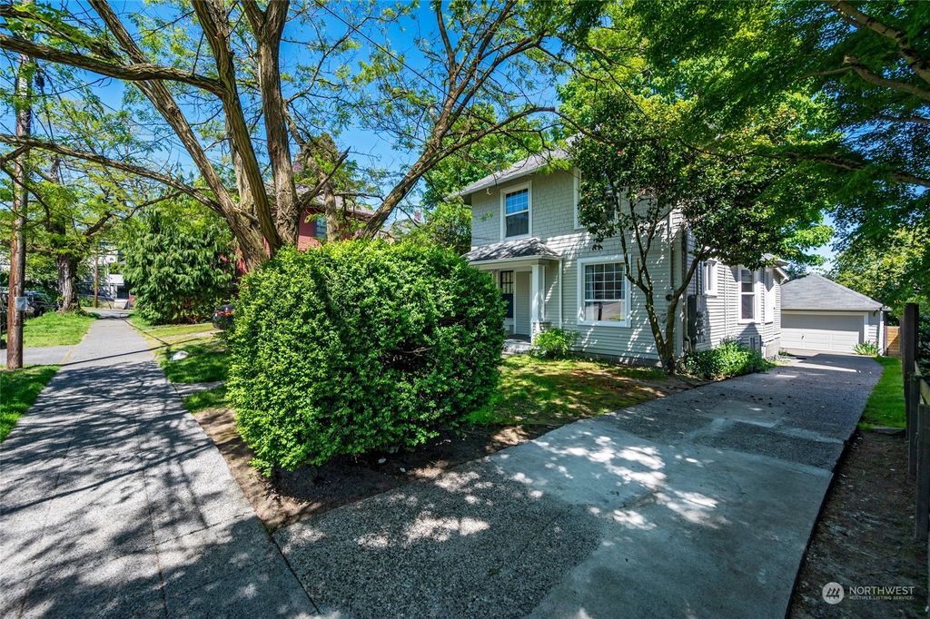 Photo of 4122 Whitman Avenue N, Seattle, WA 98103 (MLS # 2068202)
