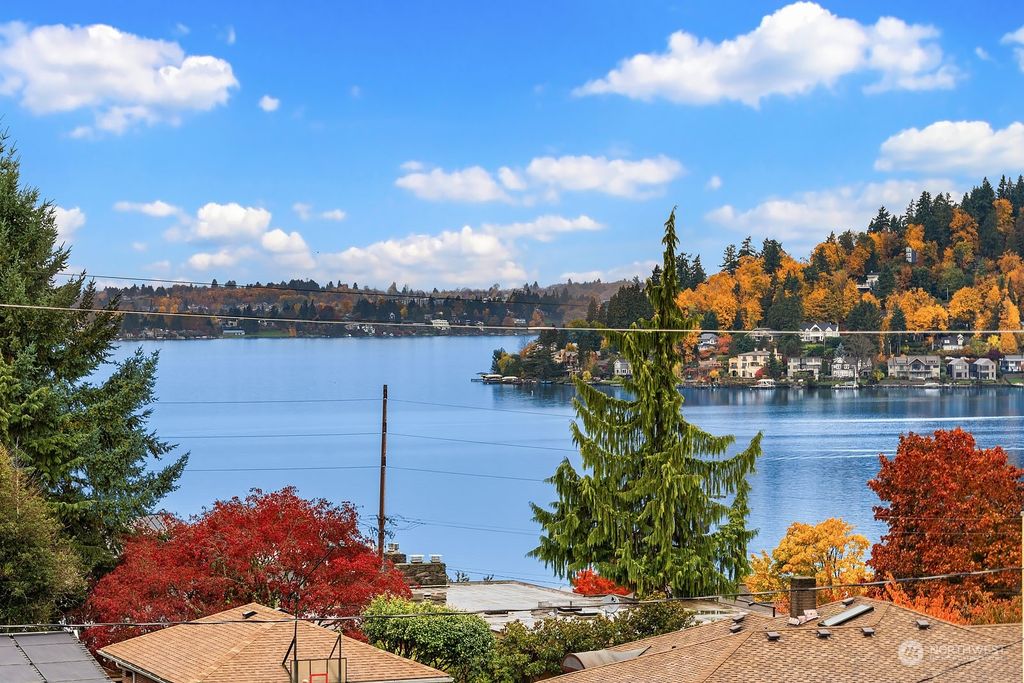 Photo of 910 N 31st Street, Renton, WA 98056 (MLS # 2231617)