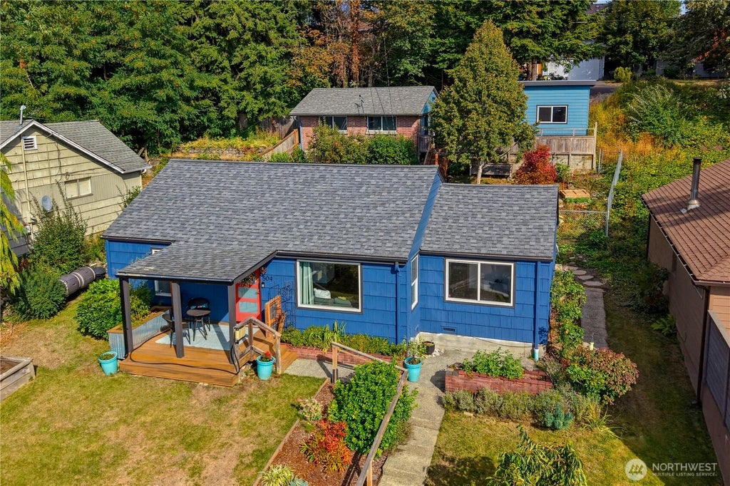 Photo of 504 Windsor Park NE, Renton, WA 98056 (MLS # 2582350)
