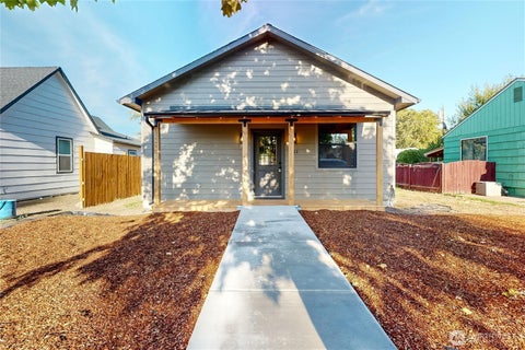 Photo of 1211 Chestnut Street, Milton-Freewater, OR 97862 (MLS # 2591734)